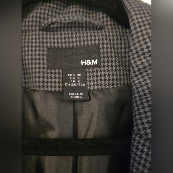 Blazer - Picture 5 of 5